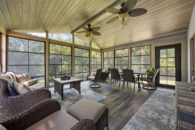 1951 Lake Manor Road NE, Solon, IA 52333