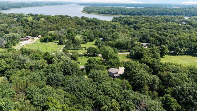 1951 Lake Manor Road NE, Solon, IA 52333