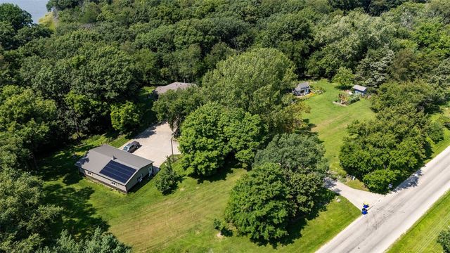 1951 Lake Manor Road NE, Solon, IA 52333