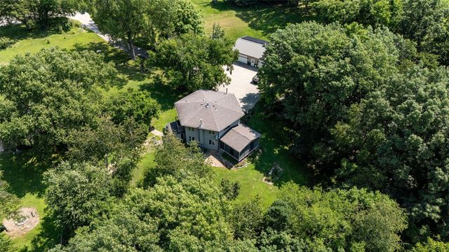 1951 Lake Manor Road NE, Solon, IA 52333
