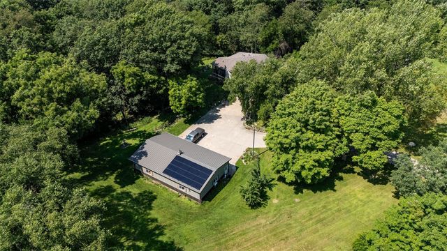 1951 Lake Manor Road NE, Solon, IA 52333