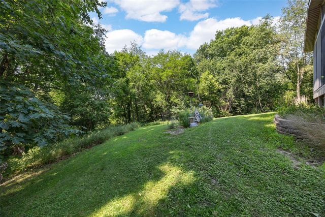 1951 Lake Manor Road NE, Solon, IA 52333