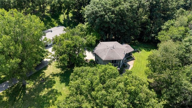 1951 Lake Manor Road NE, Solon, IA 52333