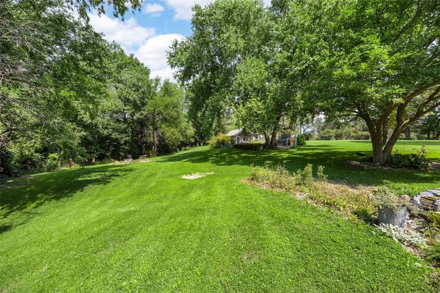 1951 Lake Manor Road NE, Solon, IA 52333