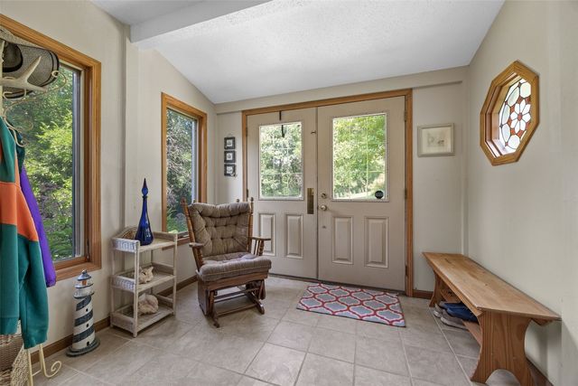 1951 Lake Manor Road NE, Solon, IA 52333