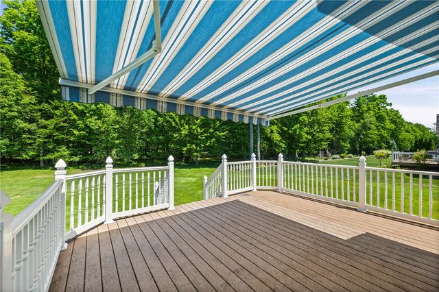88 Leamington Circle, Greece, NY 14626
