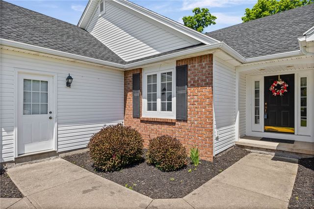 88 Leamington Circle, Greece, NY 14626