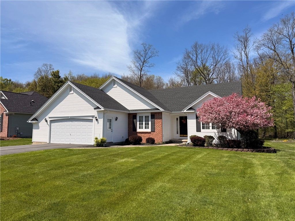 88 Leamington Circle, Greece, NY 14626