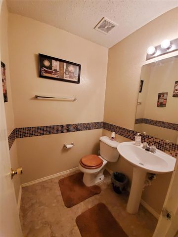 1424 Bumble Bee Drive, Lancaster, TX 75134