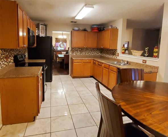 1424 Bumble Bee Drive, Lancaster, TX 75134