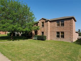 1424 Bumble Bee Drive, Lancaster, TX 75134
