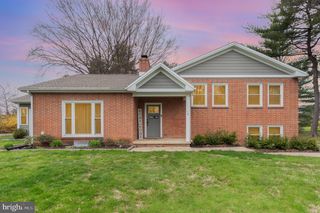 16 CIRCLE DR, Carlisle, PA 17015