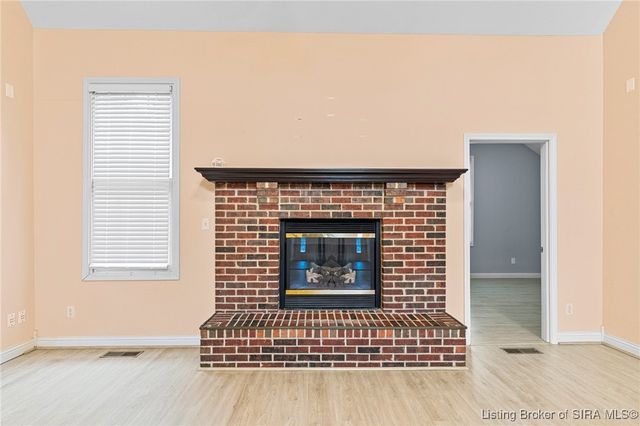 2459 WOODS EDGE Drive, Madison, IN 47250