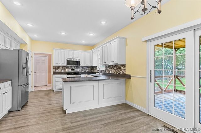 2459 WOODS EDGE Drive, Madison, IN 47250