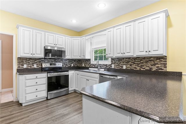 2459 WOODS EDGE Drive, Madison, IN 47250