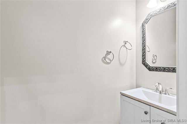 2459 WOODS EDGE Drive, Madison, IN 47250