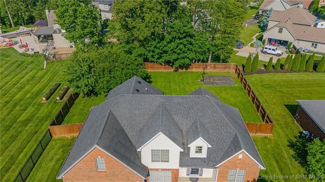 2459 WOODS EDGE Drive, Madison, IN 47250