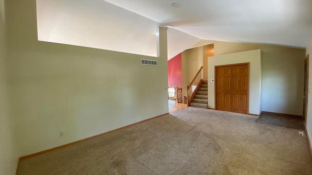 303 Pinehurst Court E, Valparaiso, IN 46383