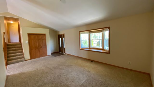 303 Pinehurst Court E, Valparaiso, IN 46383
