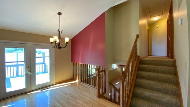 303 Pinehurst Court E, Valparaiso, IN 46383