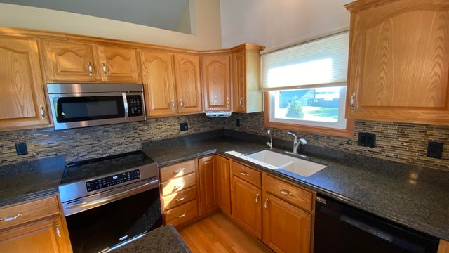 303 Pinehurst Court E, Valparaiso, IN 46383