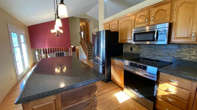 303 Pinehurst Court E, Valparaiso, IN 46383