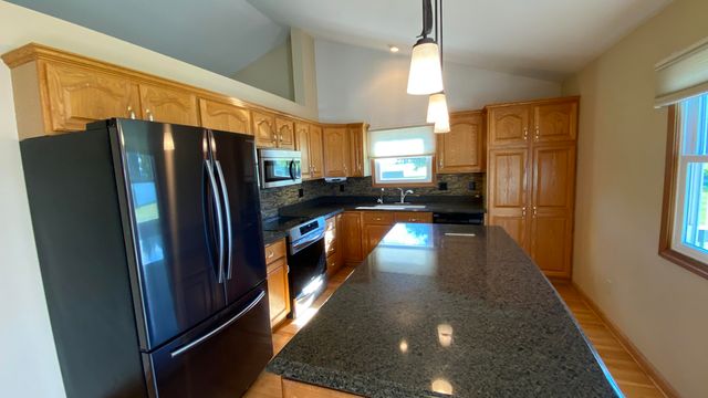 303 Pinehurst Court E, Valparaiso, IN 46383