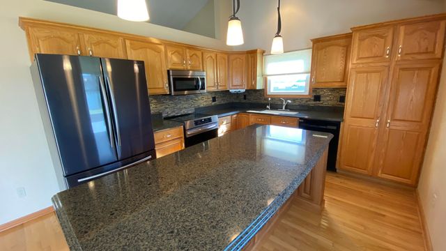 303 Pinehurst Court E, Valparaiso, IN 46383