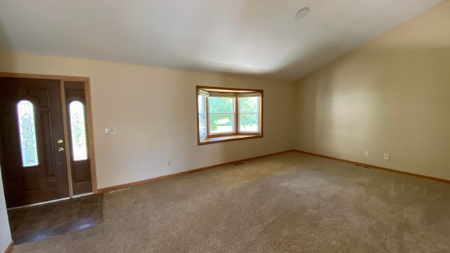 303 Pinehurst Court E, Valparaiso, IN 46383