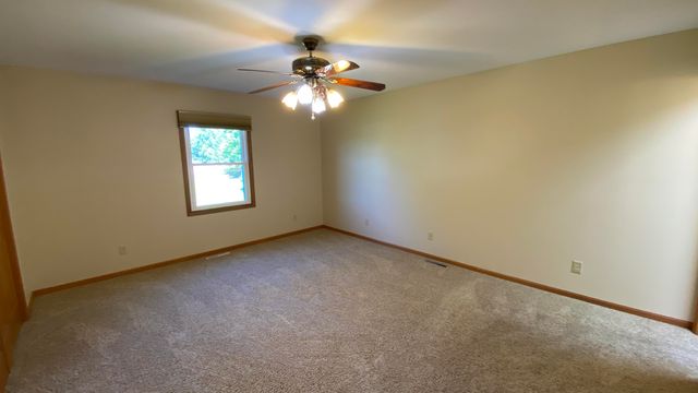303 Pinehurst Court E, Valparaiso, IN 46383