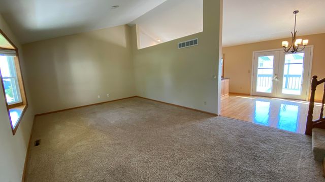 303 Pinehurst Court E, Valparaiso, IN 46383
