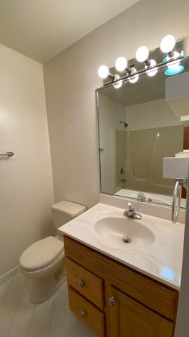 303 Pinehurst Court E, Valparaiso, IN 46383