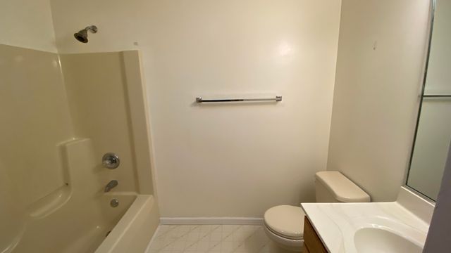 303 Pinehurst Court E, Valparaiso, IN 46383