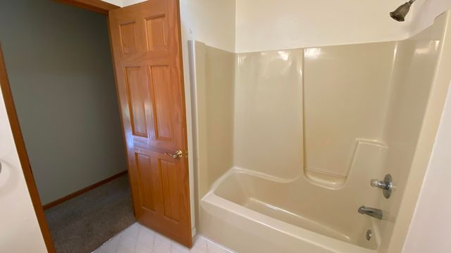303 Pinehurst Court E, Valparaiso, IN 46383