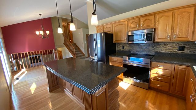 303 Pinehurst Court E, Valparaiso, IN 46383