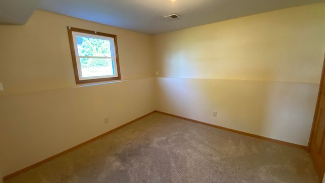 303 Pinehurst Court E, Valparaiso, IN 46383