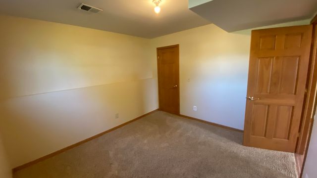 303 Pinehurst Court E, Valparaiso, IN 46383