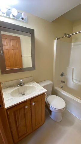 303 Pinehurst Court E, Valparaiso, IN 46383