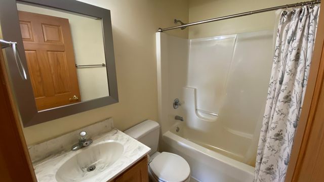 303 Pinehurst Court E, Valparaiso, IN 46383