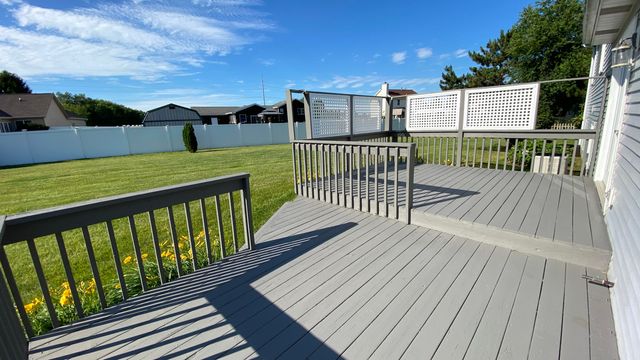 303 Pinehurst Court E, Valparaiso, IN 46383