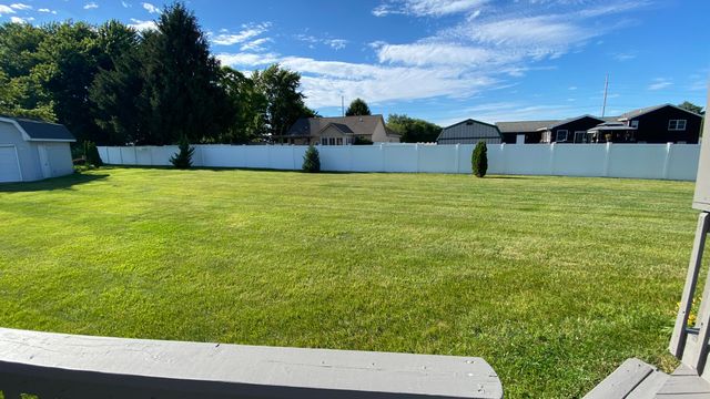 303 Pinehurst Court E, Valparaiso, IN 46383
