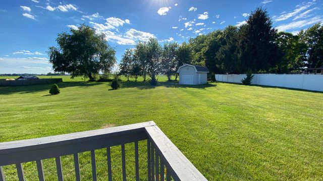 303 Pinehurst Court E, Valparaiso, IN 46383