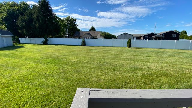 303 Pinehurst Court E, Valparaiso, IN 46383