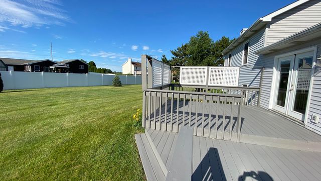 303 Pinehurst Court E, Valparaiso, IN 46383