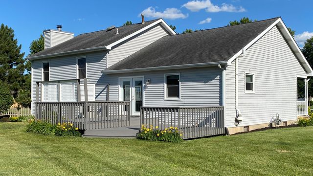 303 Pinehurst Court E, Valparaiso, IN 46383