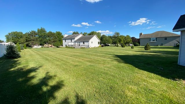 303 Pinehurst Court E, Valparaiso, IN 46383