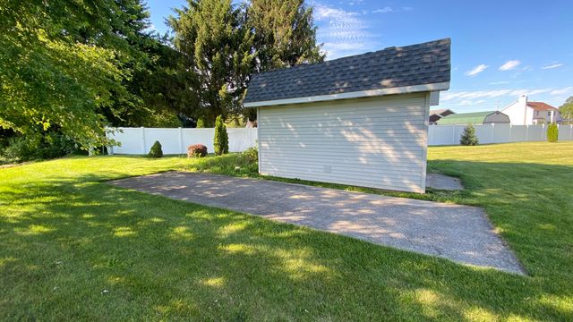 303 Pinehurst Court E, Valparaiso, IN 46383