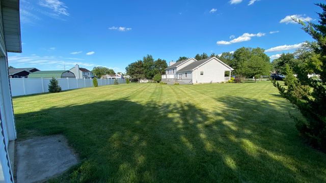 303 Pinehurst Court E, Valparaiso, IN 46383
