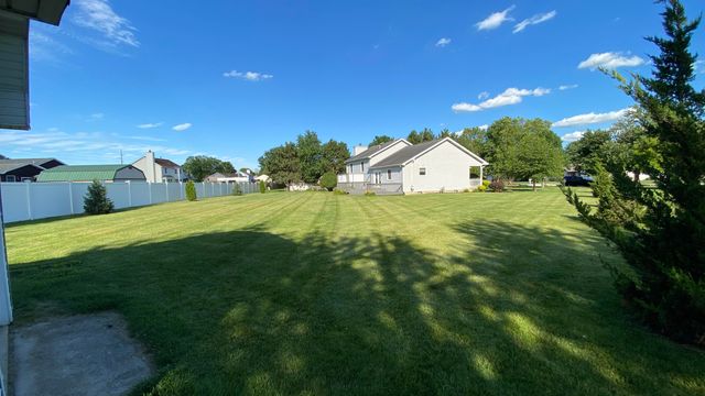303 Pinehurst Court E, Valparaiso, IN 46383
