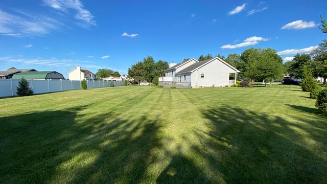 303 Pinehurst Court E, Valparaiso, IN 46383